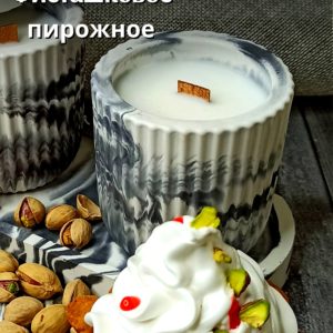 Pistachio cake / scented candle in plaster
